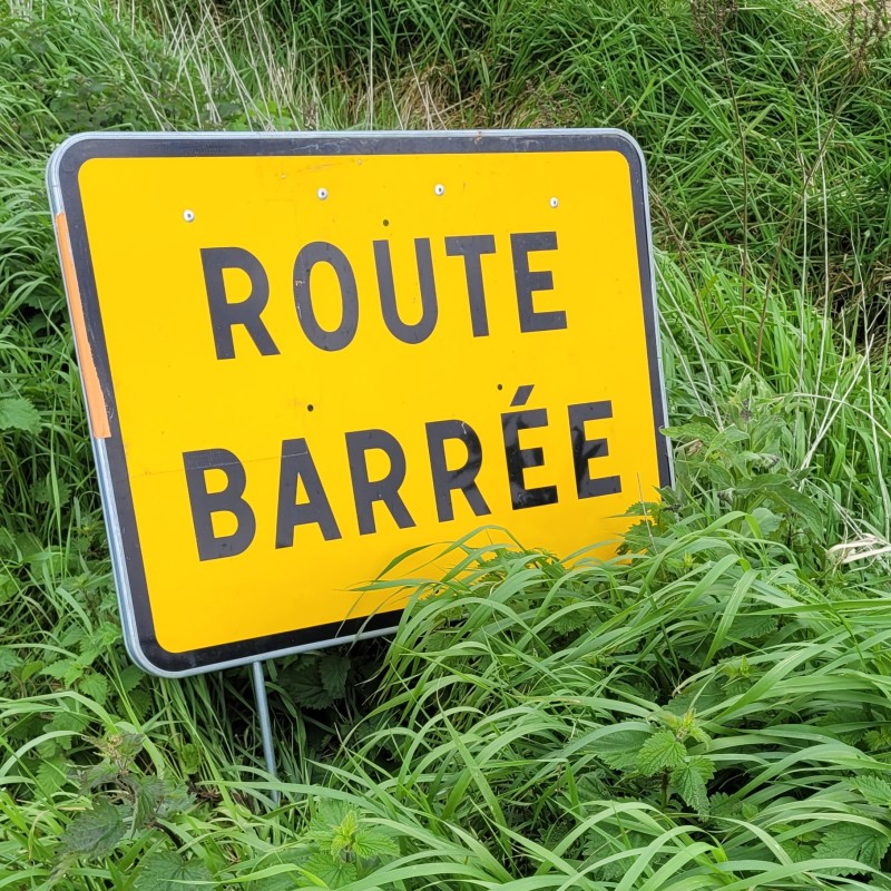 Signalisation temporaire d'approche route barrée