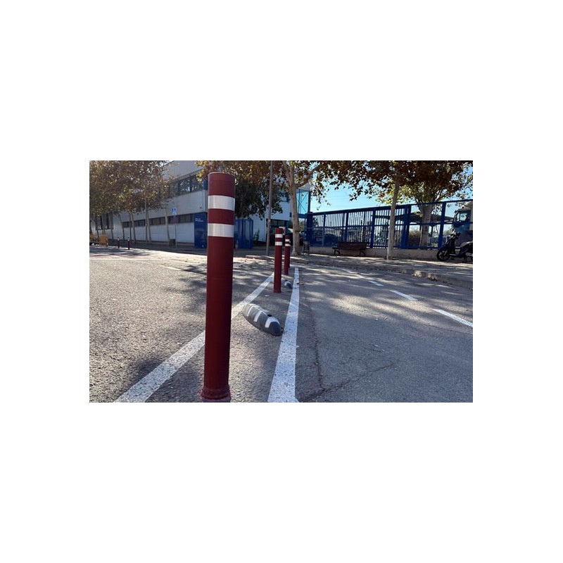 Potelet ou borne flexible à mémoire de forme pour piste cyclable